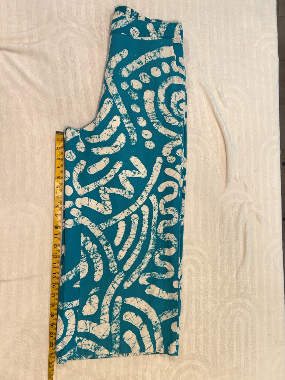 Haute Hippie Teal and Cream Abstract Set - Picture 4 of 8